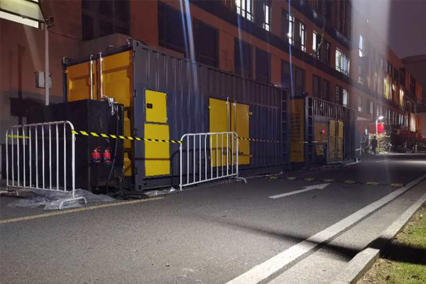 长白柴油发电机组的输出电压是如何调节的？