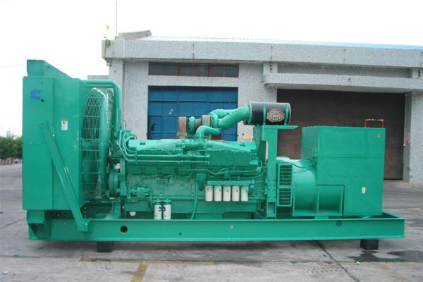 长白工厂发电机应急发电时如何更准确地检查发电机状态？