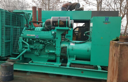 长白发电机组如何判断水冷式机油散热器内部是否需要清洗？